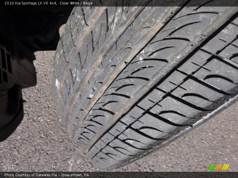 Clear White / Beige 2010 Kia Sportage LX V6 4x4