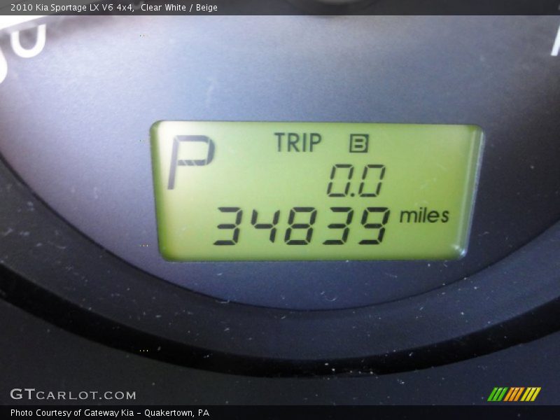 Clear White / Beige 2010 Kia Sportage LX V6 4x4