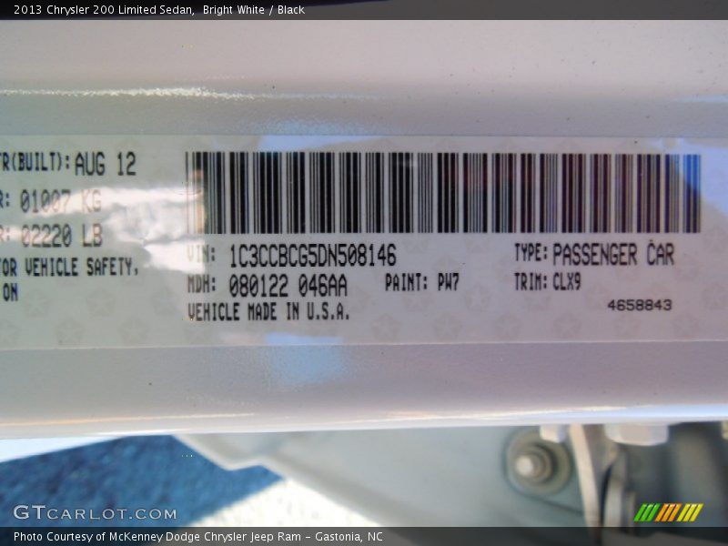 Bright White / Black 2013 Chrysler 200 Limited Sedan