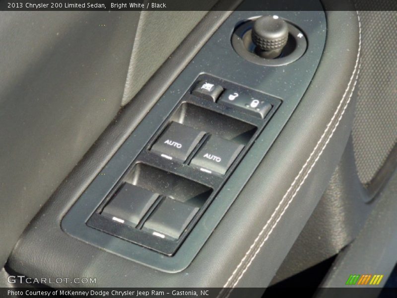 Bright White / Black 2013 Chrysler 200 Limited Sedan