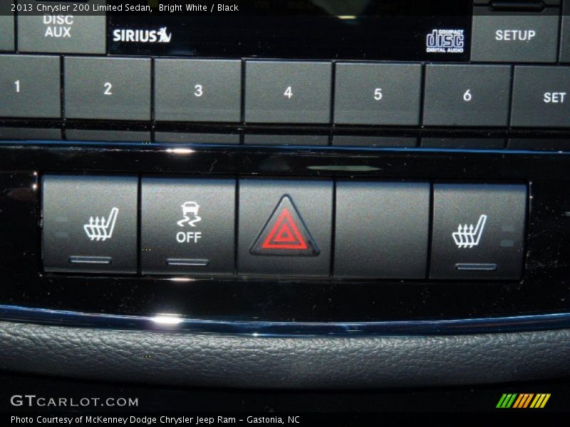 Bright White / Black 2013 Chrysler 200 Limited Sedan