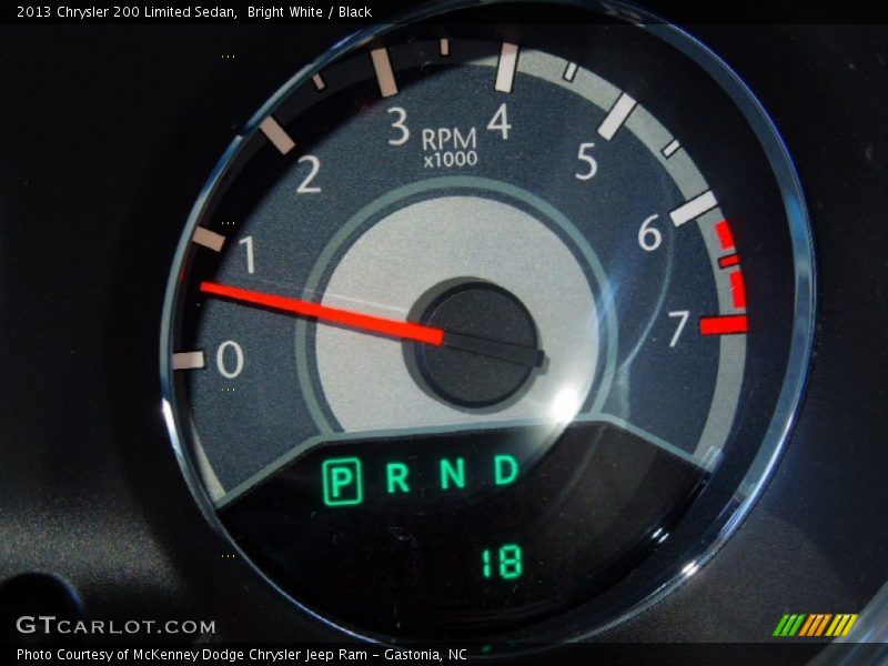 Bright White / Black 2013 Chrysler 200 Limited Sedan