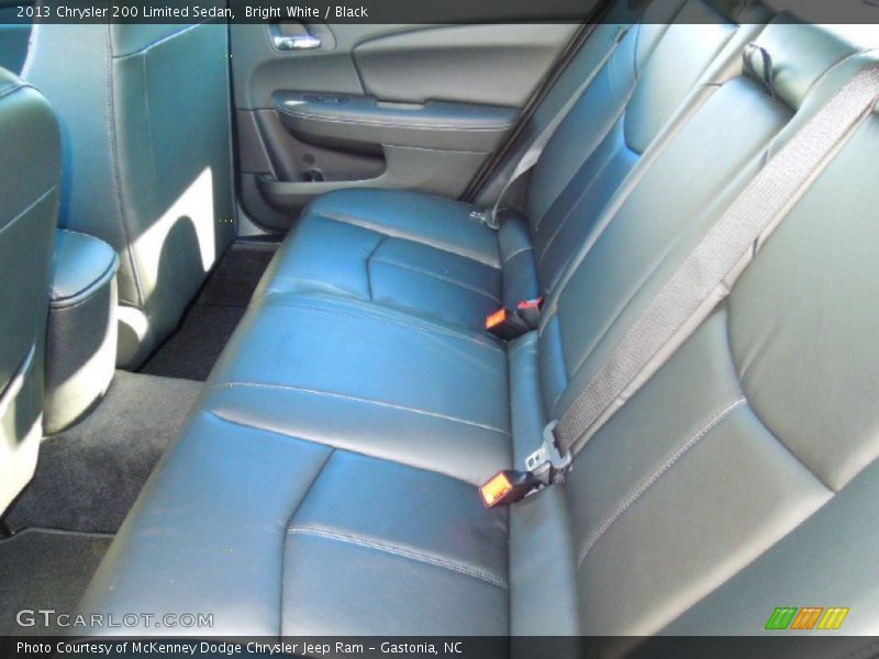 Bright White / Black 2013 Chrysler 200 Limited Sedan