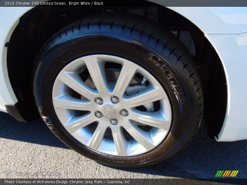 Bright White / Black 2013 Chrysler 200 Limited Sedan