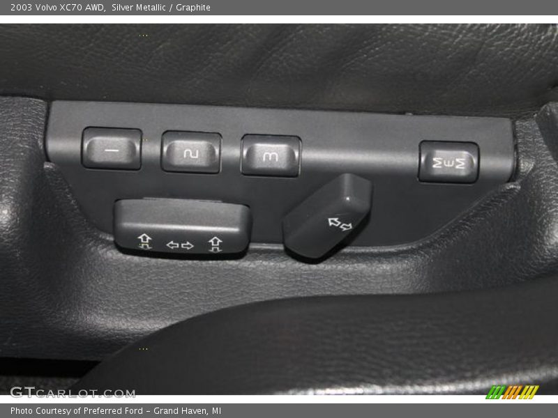 Silver Metallic / Graphite 2003 Volvo XC70 AWD