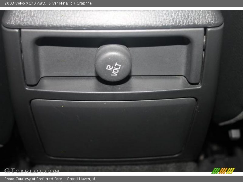 Silver Metallic / Graphite 2003 Volvo XC70 AWD