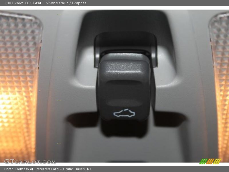 Silver Metallic / Graphite 2003 Volvo XC70 AWD