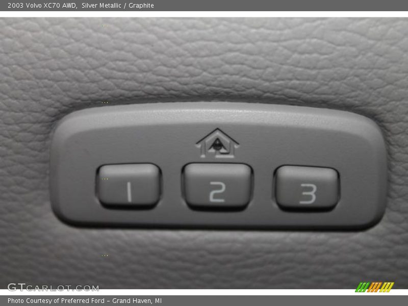 Silver Metallic / Graphite 2003 Volvo XC70 AWD