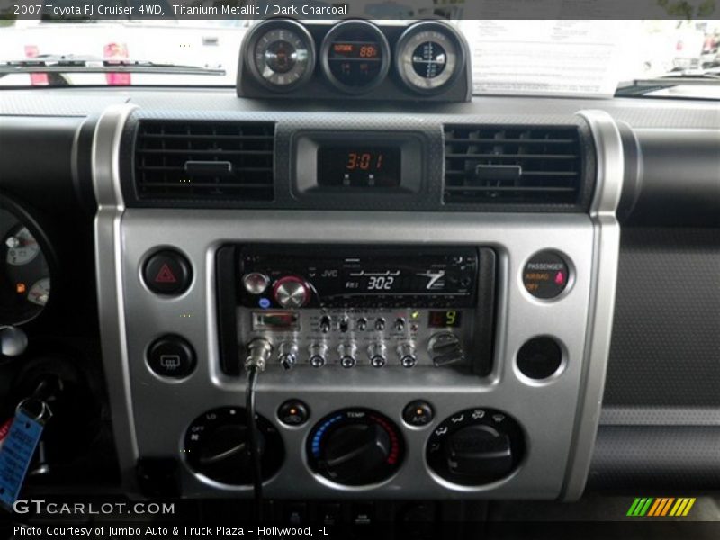 Titanium Metallic / Dark Charcoal 2007 Toyota FJ Cruiser 4WD
