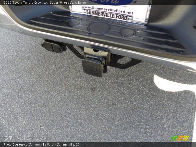 Super White / Sand Beige 2010 Toyota Tundra CrewMax