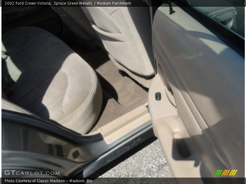 Spruce Green Metallic / Medium Parchment 2002 Ford Crown Victoria