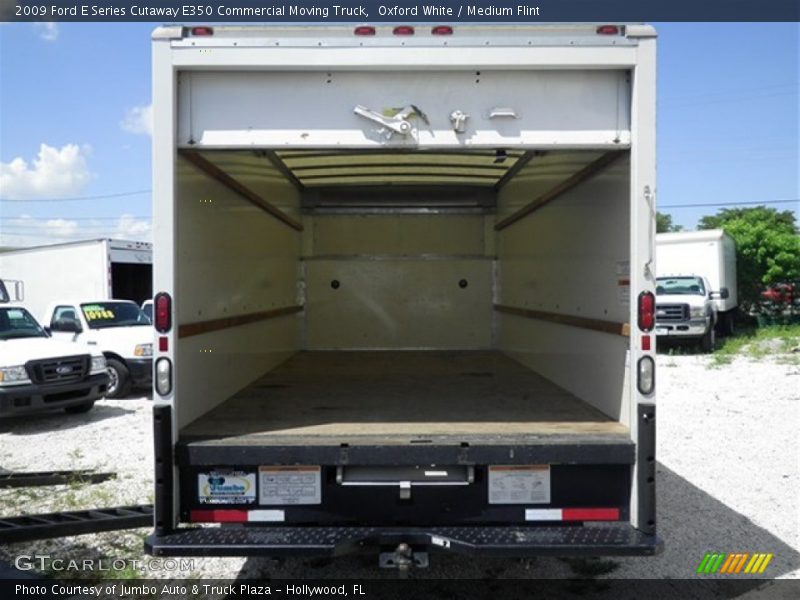 Oxford White / Medium Flint 2009 Ford E Series Cutaway E350 Commercial Moving Truck