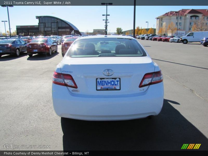 Super White / Ash 2011 Toyota Camry XLE