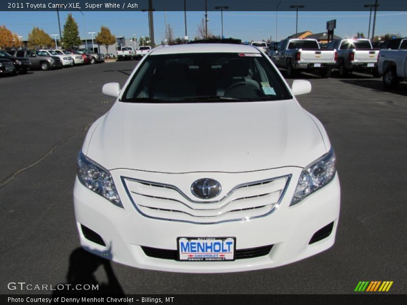 Super White / Ash 2011 Toyota Camry XLE