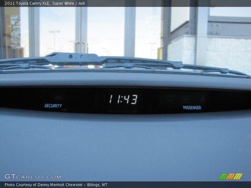Super White / Ash 2011 Toyota Camry XLE