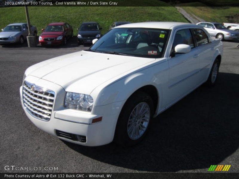 Cool Vanilla White / Dark Slate Gray 2009 Chrysler 300 Touring