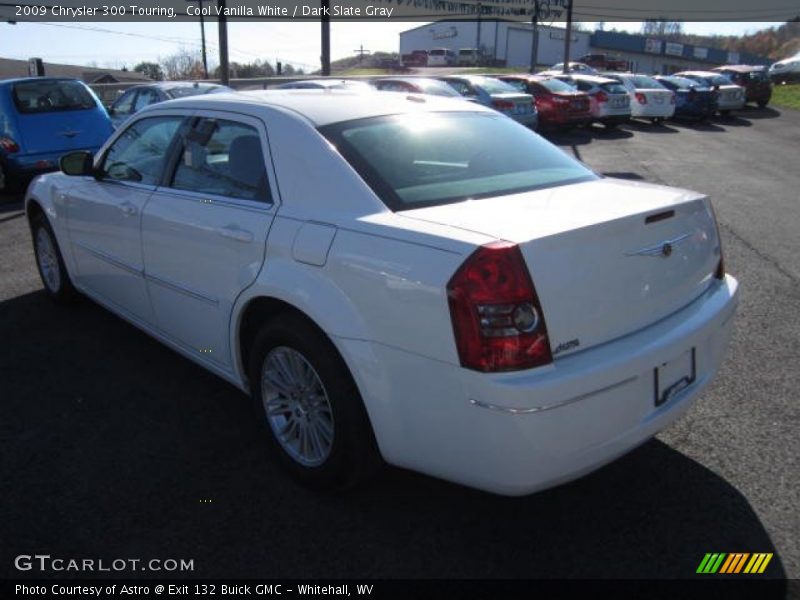 Cool Vanilla White / Dark Slate Gray 2009 Chrysler 300 Touring