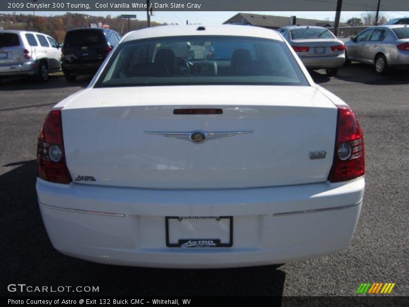 Cool Vanilla White / Dark Slate Gray 2009 Chrysler 300 Touring