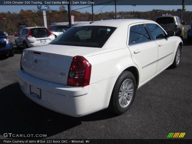 Cool Vanilla White / Dark Slate Gray 2009 Chrysler 300 Touring