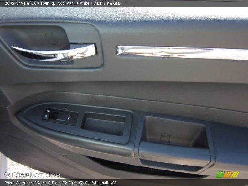 Cool Vanilla White / Dark Slate Gray 2009 Chrysler 300 Touring