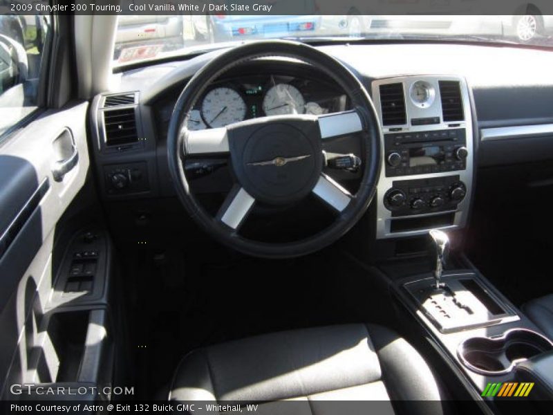 Cool Vanilla White / Dark Slate Gray 2009 Chrysler 300 Touring