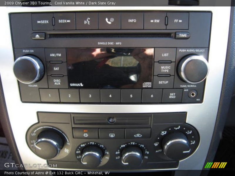Cool Vanilla White / Dark Slate Gray 2009 Chrysler 300 Touring