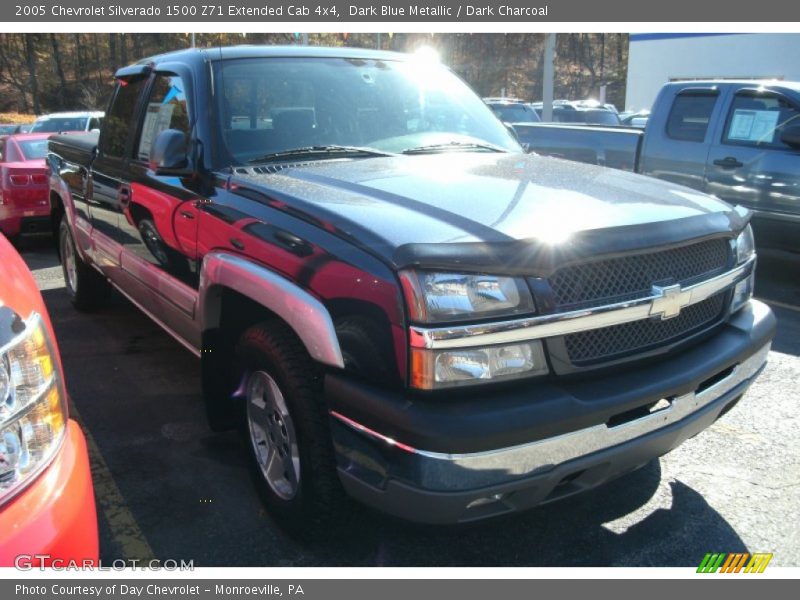 Dark Blue Metallic / Dark Charcoal 2005 Chevrolet Silverado 1500 Z71 Extended Cab 4x4