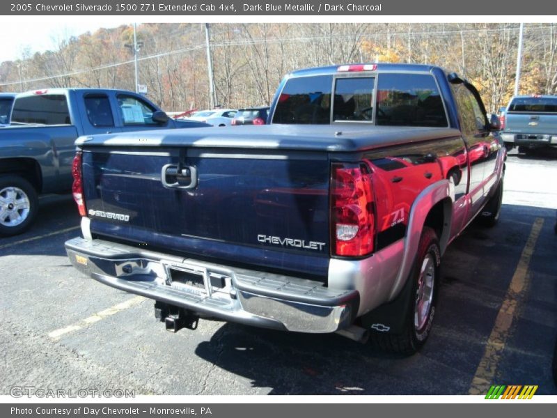 Dark Blue Metallic / Dark Charcoal 2005 Chevrolet Silverado 1500 Z71 Extended Cab 4x4