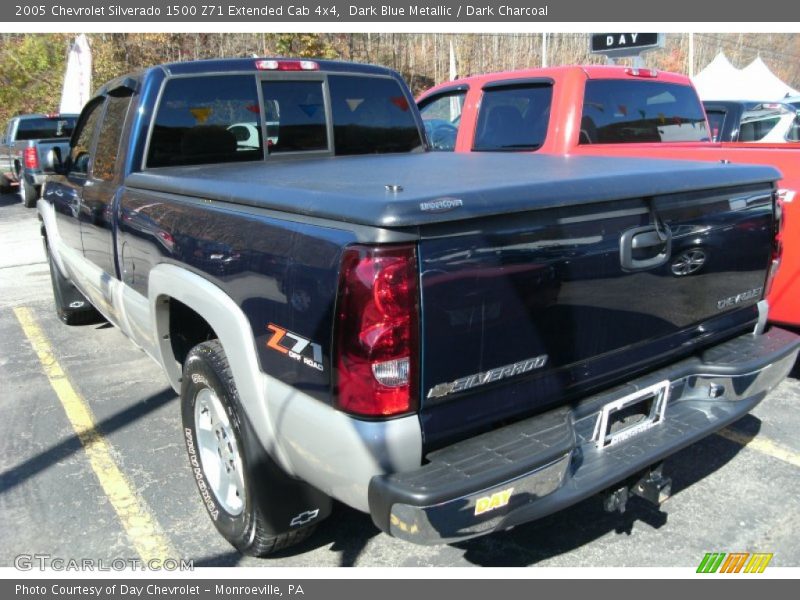 Dark Blue Metallic / Dark Charcoal 2005 Chevrolet Silverado 1500 Z71 Extended Cab 4x4