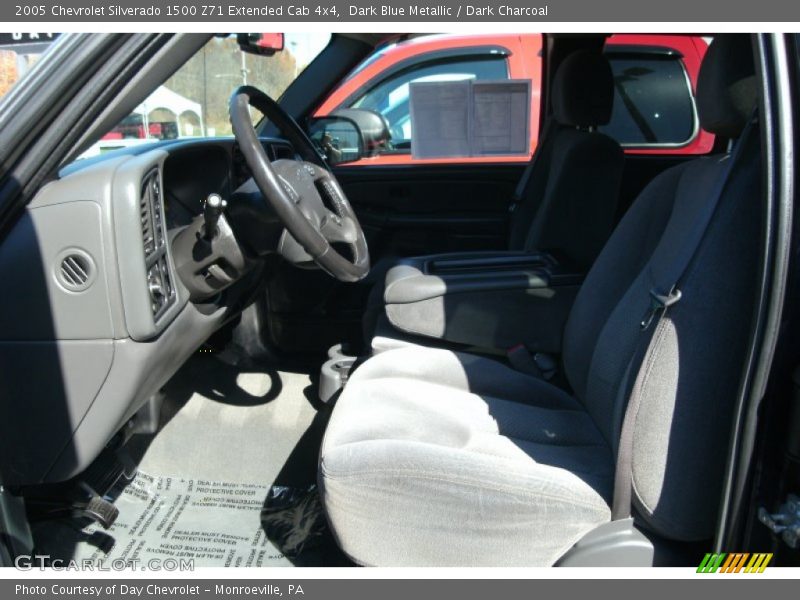 Dark Blue Metallic / Dark Charcoal 2005 Chevrolet Silverado 1500 Z71 Extended Cab 4x4