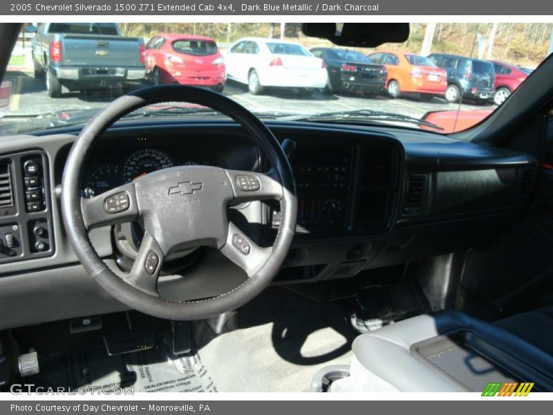 Dark Blue Metallic / Dark Charcoal 2005 Chevrolet Silverado 1500 Z71 Extended Cab 4x4