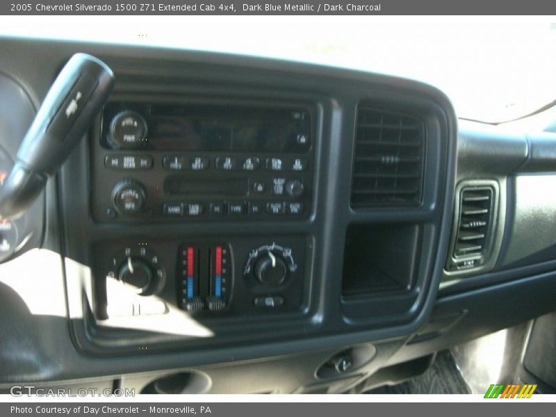 Dark Blue Metallic / Dark Charcoal 2005 Chevrolet Silverado 1500 Z71 Extended Cab 4x4