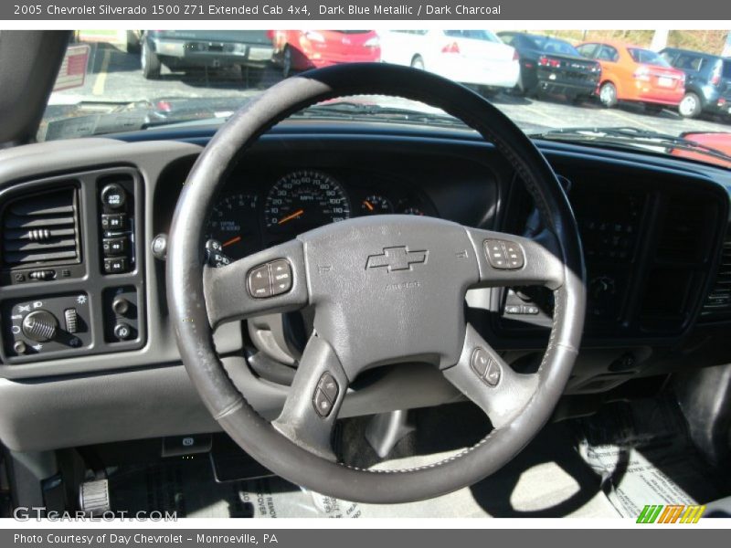 Dark Blue Metallic / Dark Charcoal 2005 Chevrolet Silverado 1500 Z71 Extended Cab 4x4