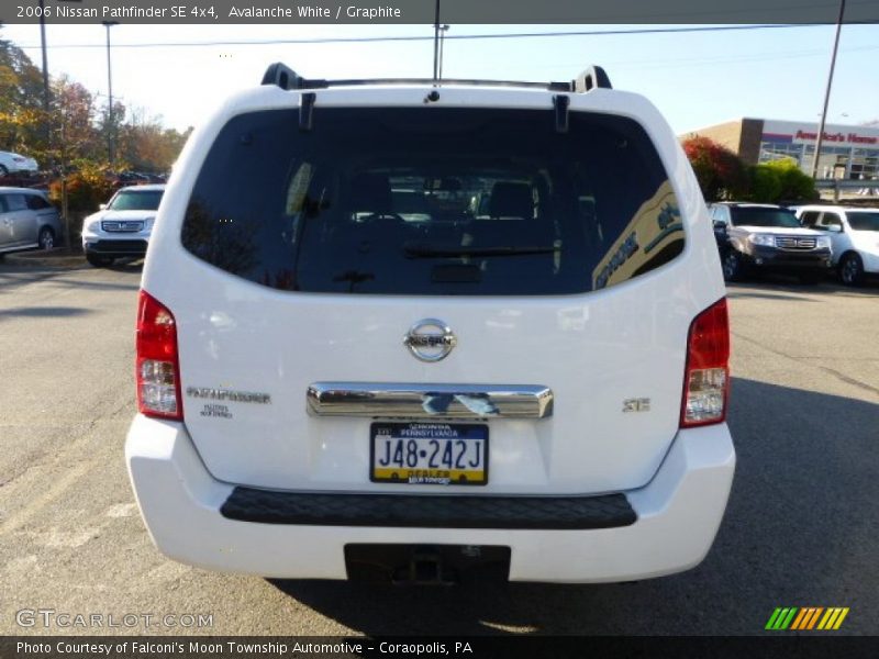 Avalanche White / Graphite 2006 Nissan Pathfinder SE 4x4