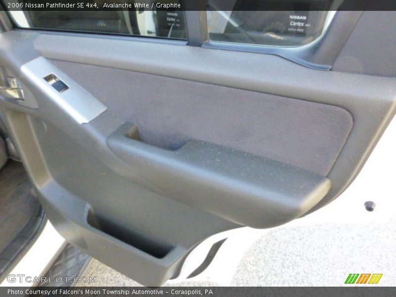 Avalanche White / Graphite 2006 Nissan Pathfinder SE 4x4