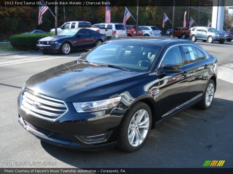 Tuxedo Black Metallic / Charcoal Black 2013 Ford Taurus SEL