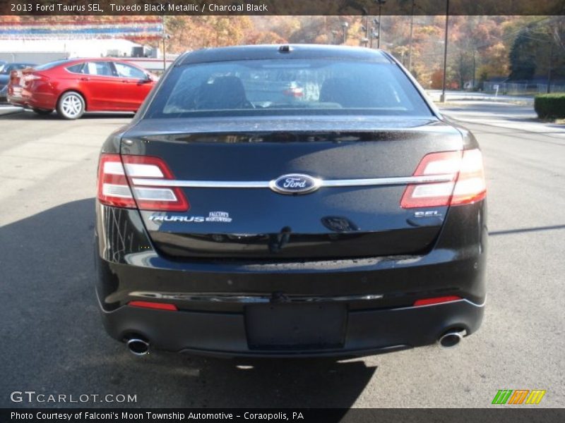 Tuxedo Black Metallic / Charcoal Black 2013 Ford Taurus SEL
