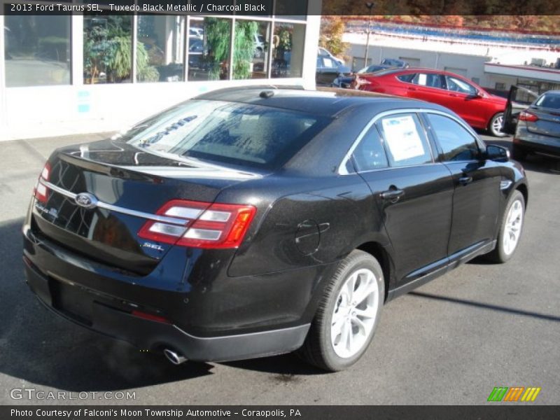 Tuxedo Black Metallic / Charcoal Black 2013 Ford Taurus SEL