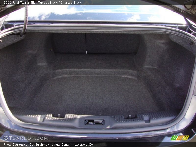  2011 Taurus SEL Trunk