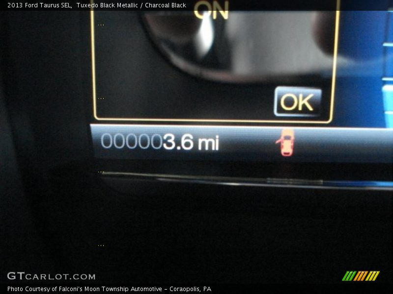 Tuxedo Black Metallic / Charcoal Black 2013 Ford Taurus SEL