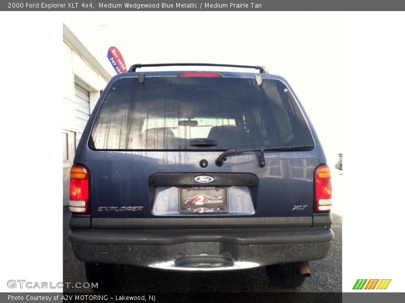 Medium Wedgewood Blue Metallic / Medium Prairie Tan 2000 Ford Explorer XLT 4x4