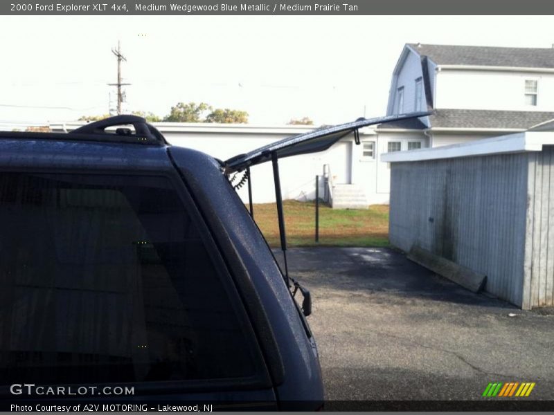 Medium Wedgewood Blue Metallic / Medium Prairie Tan 2000 Ford Explorer XLT 4x4