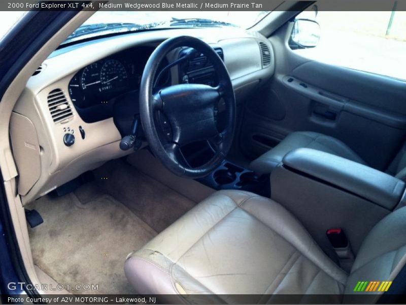Medium Wedgewood Blue Metallic / Medium Prairie Tan 2000 Ford Explorer XLT 4x4