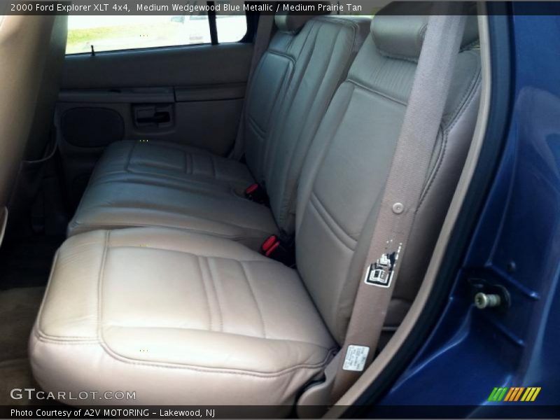 Medium Wedgewood Blue Metallic / Medium Prairie Tan 2000 Ford Explorer XLT 4x4