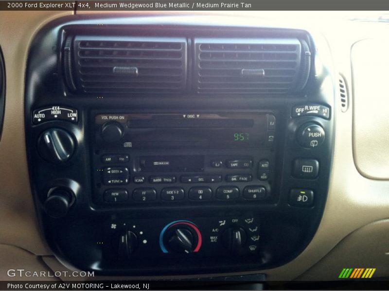 Medium Wedgewood Blue Metallic / Medium Prairie Tan 2000 Ford Explorer XLT 4x4