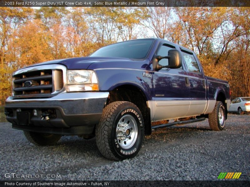 Sonic Blue Metallic / Medium Flint Grey 2003 Ford F250 Super Duty XLT Crew Cab 4x4