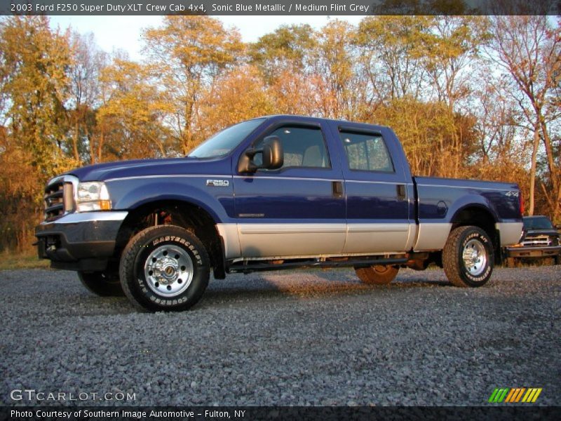 Sonic Blue Metallic / Medium Flint Grey 2003 Ford F250 Super Duty XLT Crew Cab 4x4