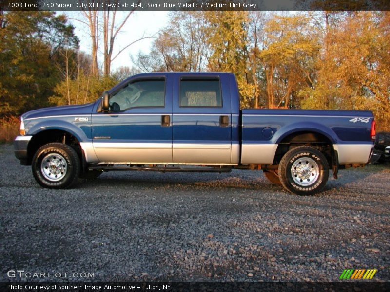 Sonic Blue Metallic / Medium Flint Grey 2003 Ford F250 Super Duty XLT Crew Cab 4x4