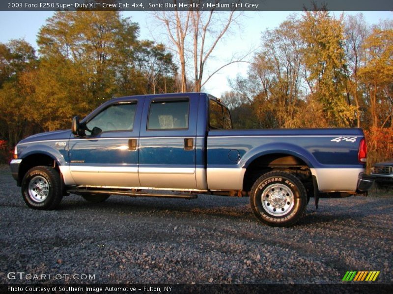 Sonic Blue Metallic / Medium Flint Grey 2003 Ford F250 Super Duty XLT Crew Cab 4x4