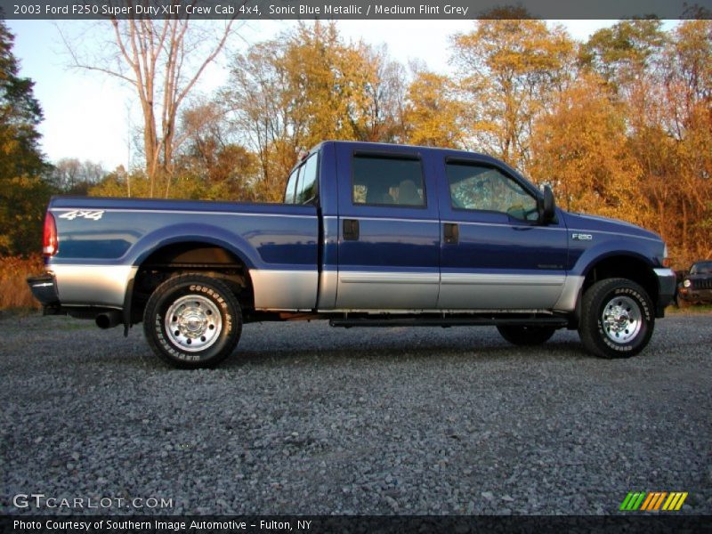 Sonic Blue Metallic / Medium Flint Grey 2003 Ford F250 Super Duty XLT Crew Cab 4x4